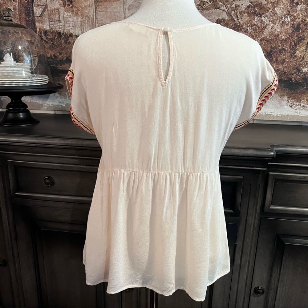 Altar’d State Top Embroidered V-neck size Small - Picture 6 of 7